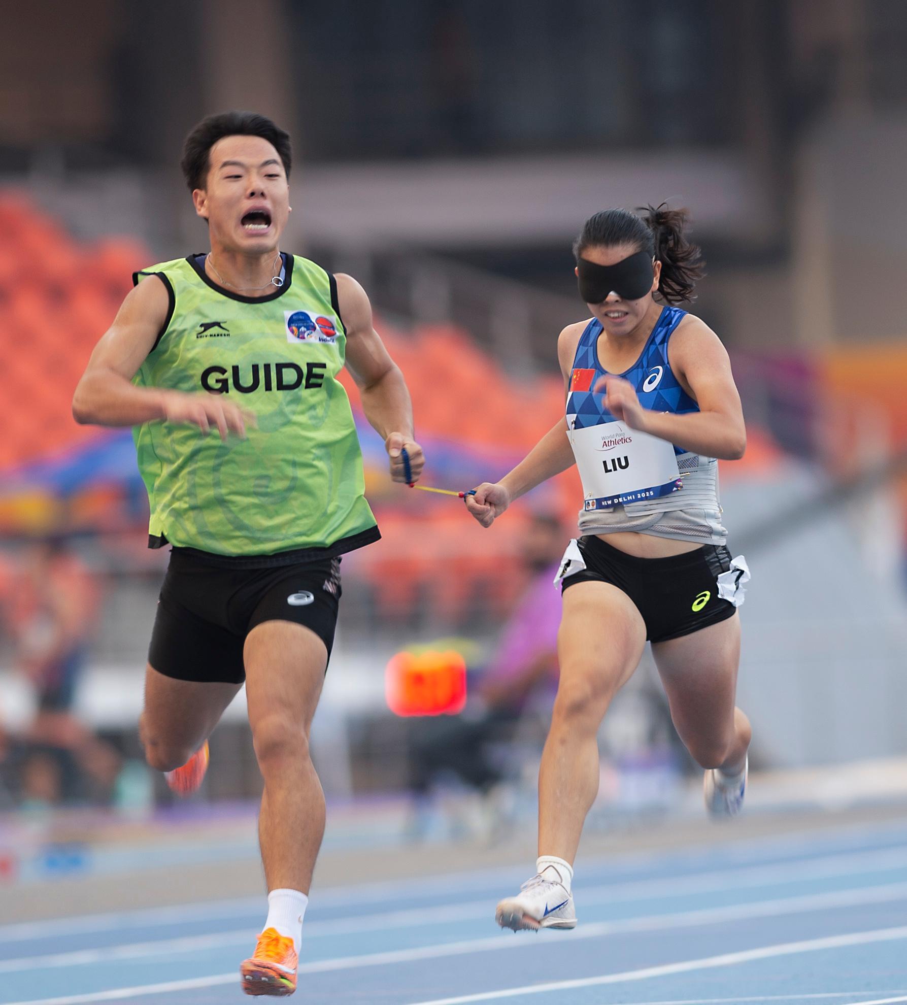 田径决赛震撼开打,巅峰对决引爆全场 田径决赛震撼开打,巅峰对决引爆全场