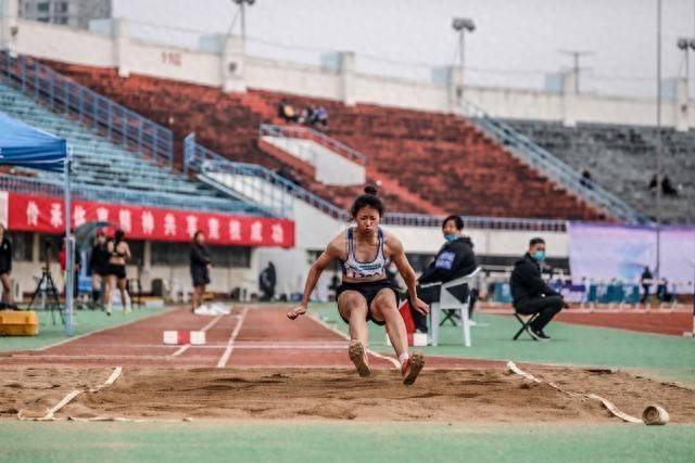 田径决赛震撼开打,巅峰对决引爆全场 田径决赛震撼开打,巅峰对决引爆全场