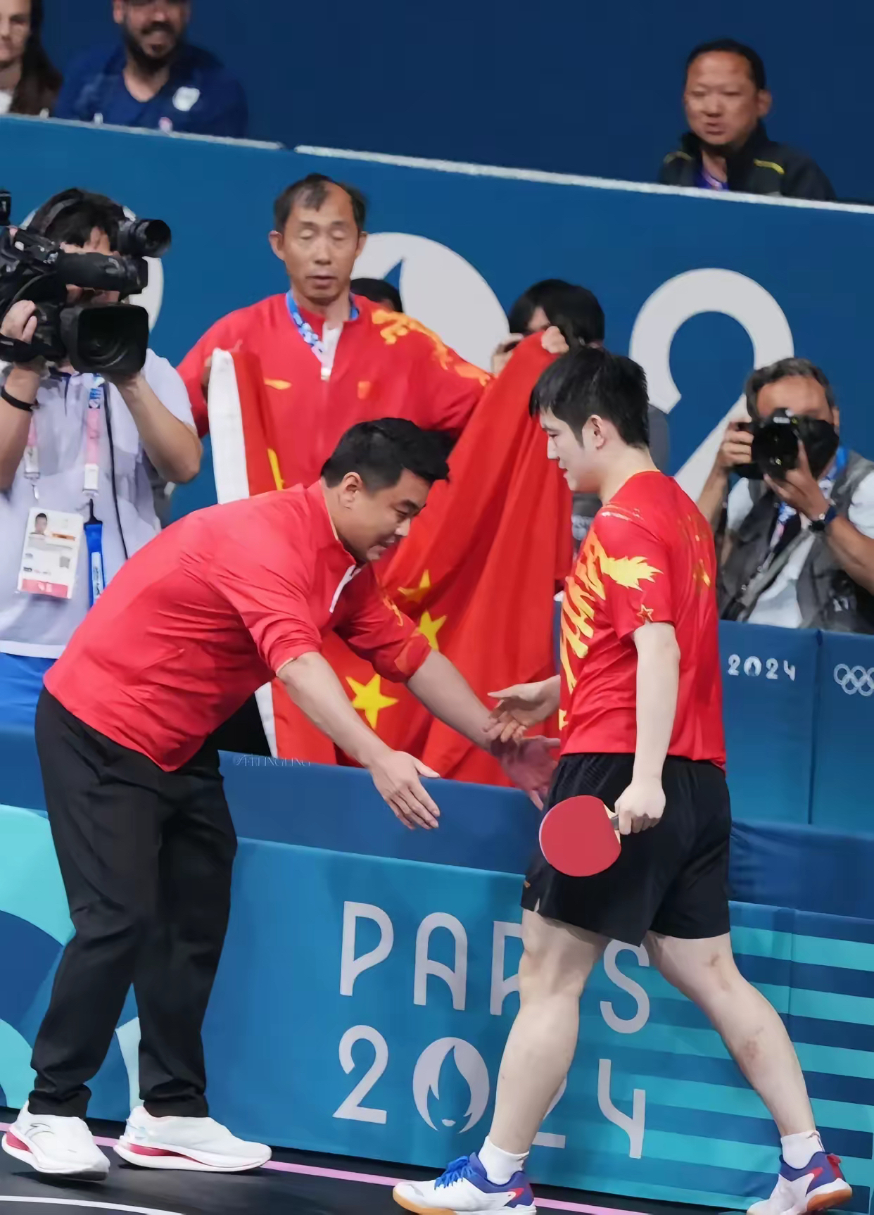 中国队翻盘德国队,王皓扛起全队 中国队翻盘德国队,王皓扛起全队