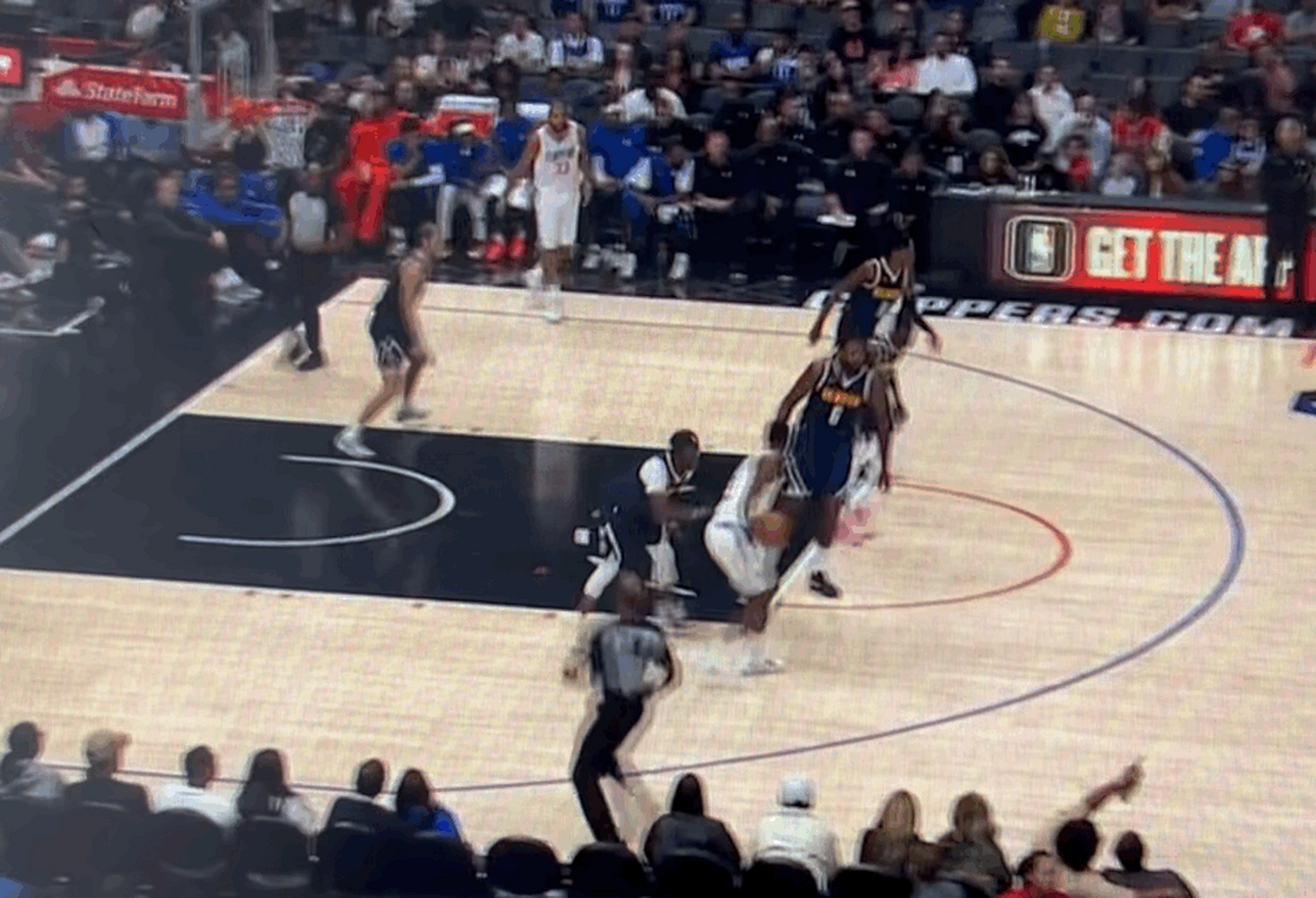 快船碾压江苏队,西亚卡姆状态火热 快船碾压江苏队,西亚卡姆状态火热