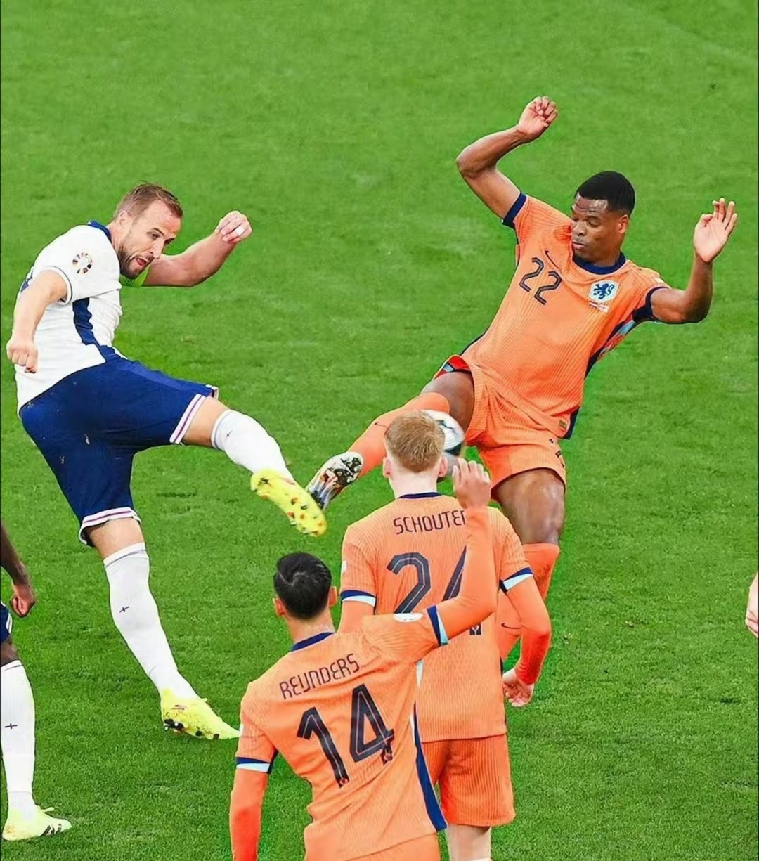 英格兰队力克奥地利队，波尔点燃赛场