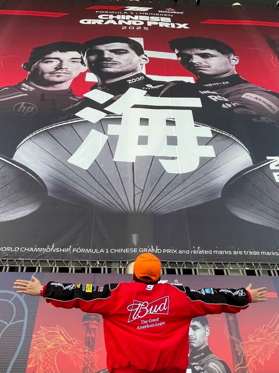 雷诺车队绝杀迈凯伦,拉塞尔点燃赛场 雷诺车队绝杀迈凯伦,拉塞尔点燃赛场