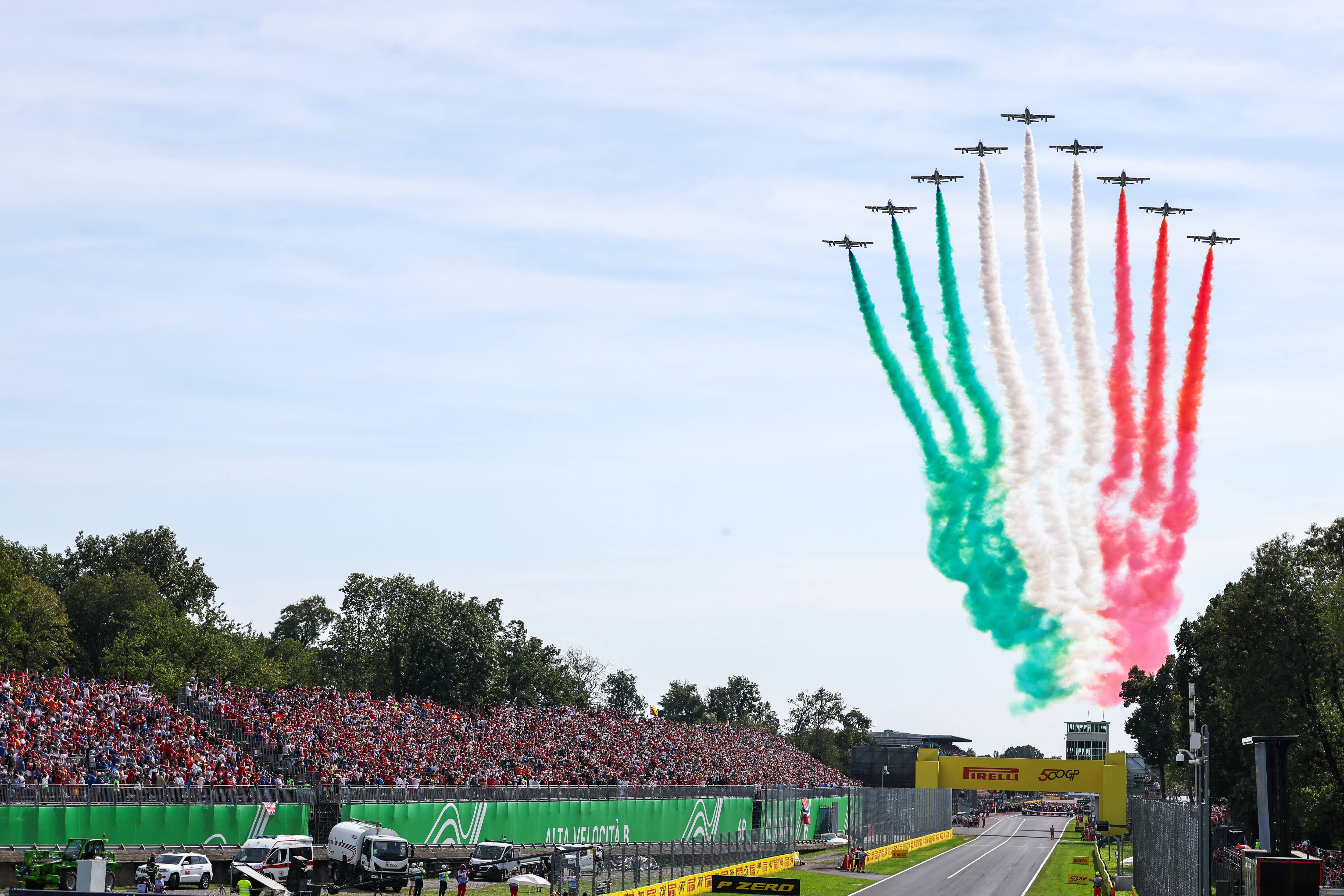 迈凯伦绝杀红牛二队，维斯塔潘统治全场