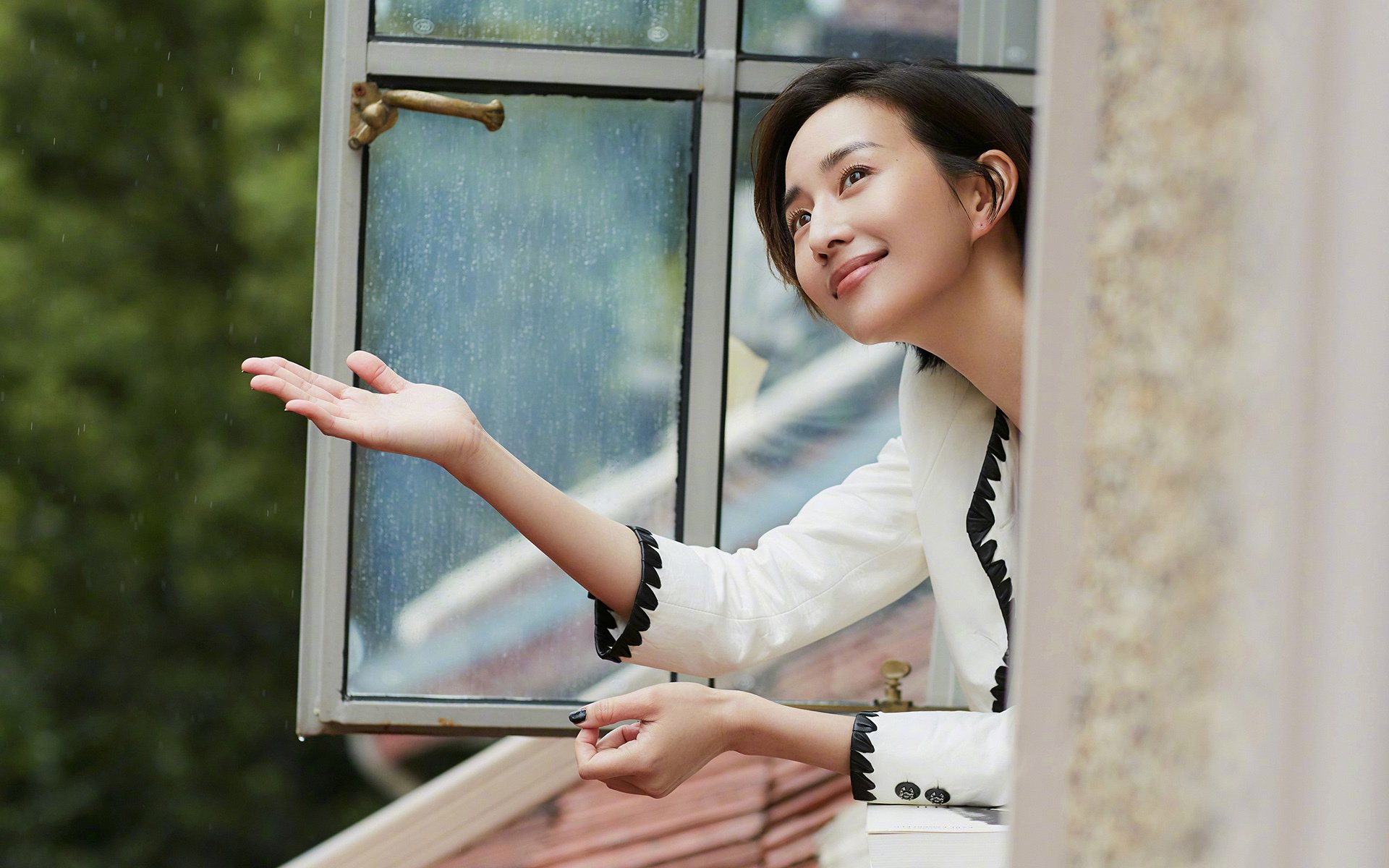 同一天的两颗子弹,一颗穿过布鲁塞尔篮筐,一颗射穿威斯特法伦的神经